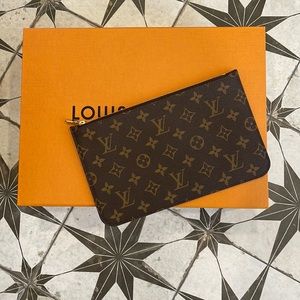 Neverful pochette